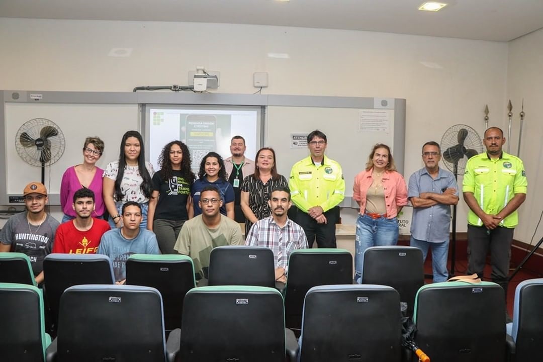 Equipe de estudantes, docentes e servidores da Prefeitura de Senador Canedo envolvidos no projeto. Crédito:SSPMU/Senador Canedo Equipe de estudantes, docentes e servidores da Prefeitura de Senador Canedo envolvidos no projeto